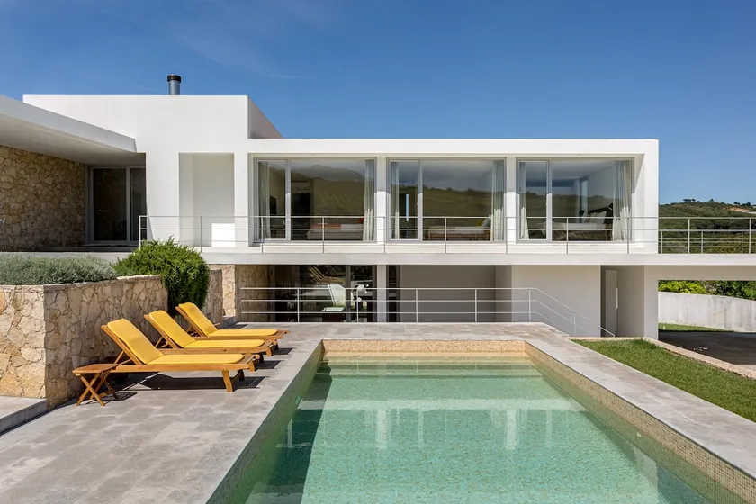 Elegant Villa with Pool & Private Parking - Image 1
