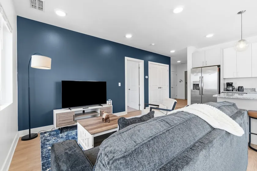 University Circle | Sleeps 6, Free Park, W/D & GYM - Image 1