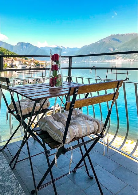 At Pier 10, apartment directly on the lake, garage, A/C - Image 1