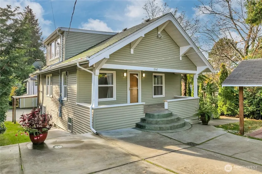 Cozy 4BR House Perfect for Families in West Seattle - Image 1