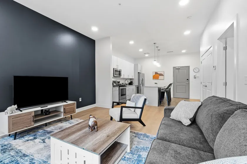 Modern Univ Circle Suite | UH/CWRU | Gated Parking - Image 1