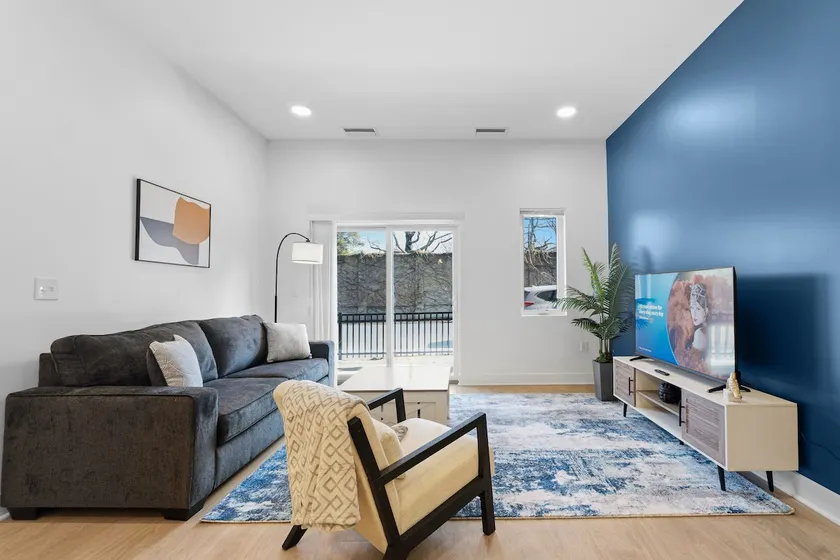 Cozy 1BR Near Museums | Free Parking, GYM, +W/D - Image 1