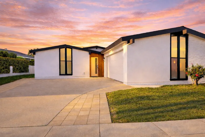 Renovated 3BR Sleeps 8 | Central + Beach Gear - Image 1
