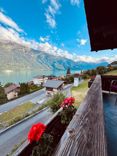 Chalet Luna - Lake Apartment by Lake Brienz - Image 1
