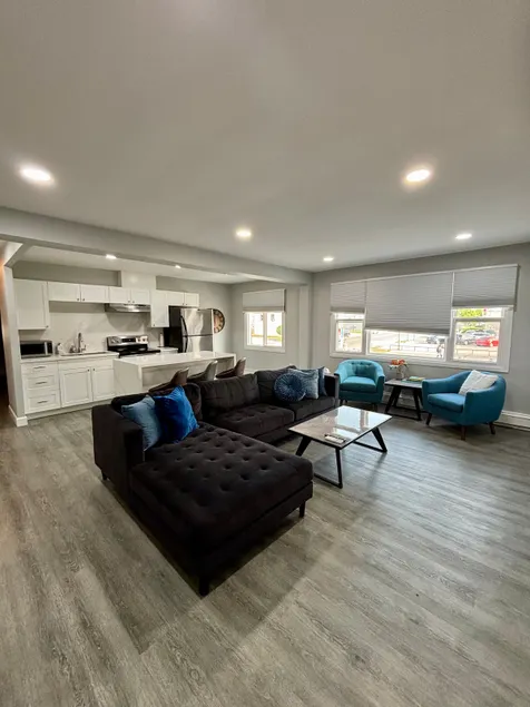 Upscale 2 bedroom close to Niagara Falls! - Image 1