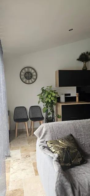 Charming, quiet 2-room apartment. - Image 1