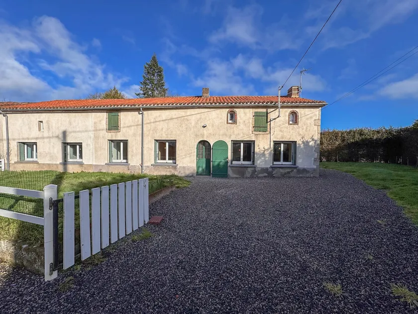 House in Bressuire for 12 people, enclosed garden & fireplace - Image 1