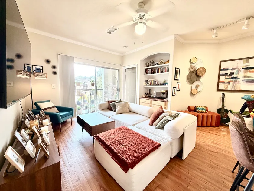 Urban Jungle Retreat w/ Balcony and King Bed - Image 1