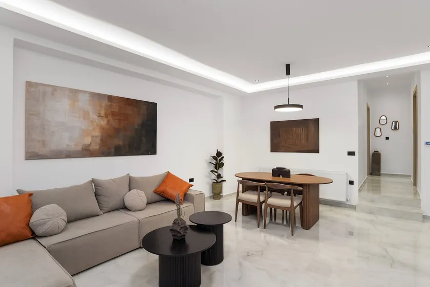 Elan Stay - Image 1