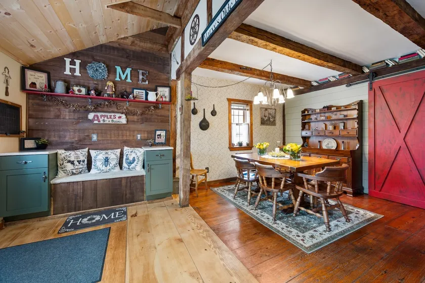 Historic Farmhouse Near Saratoga with Fire Pit - Image 1