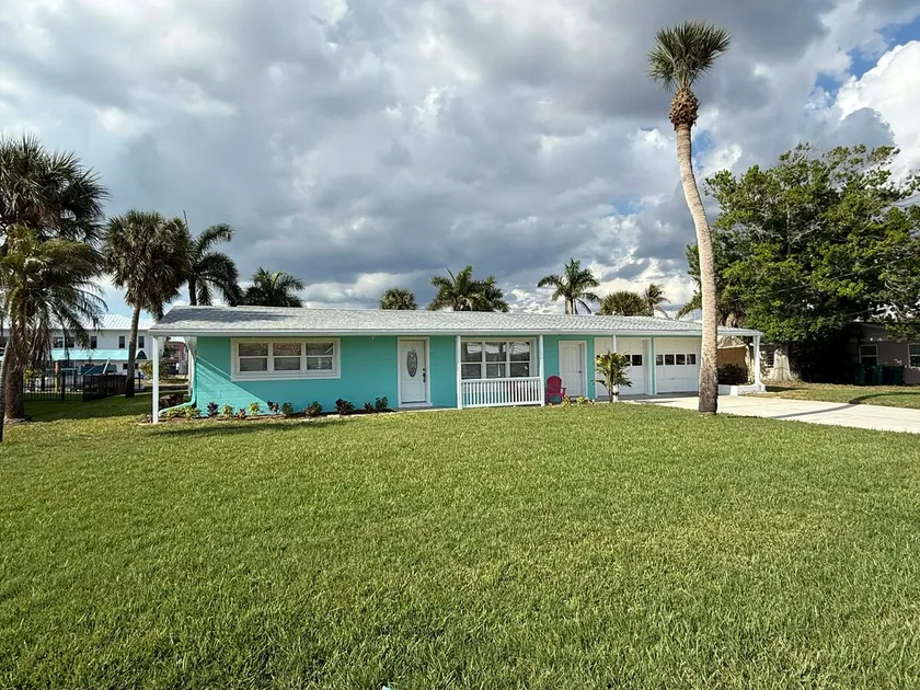 NEW POOL+ 3 Bedroom + No Bridge Gulf Access + Dock - Image 1