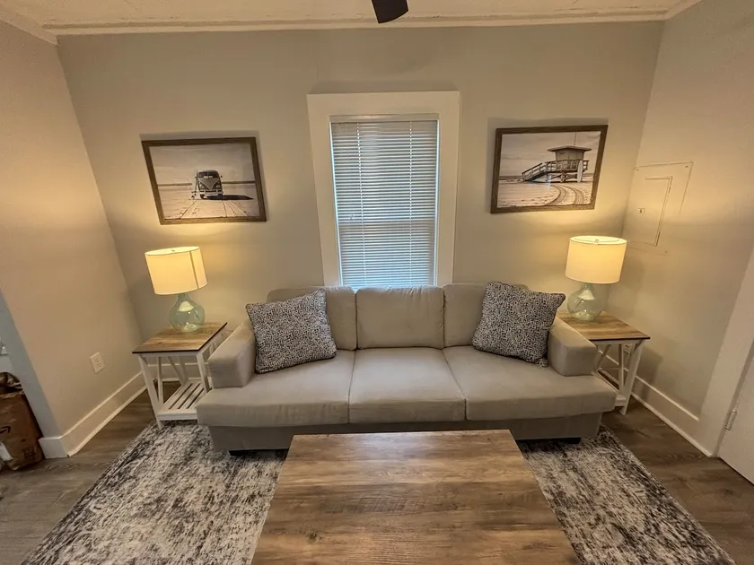 Modern Oneida Lake Cottage - Image 1