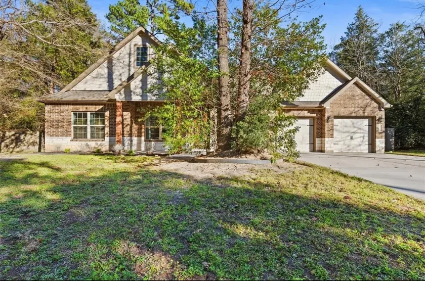 Enjoy a modern, fully furnished 4-bedroom home - Image 1