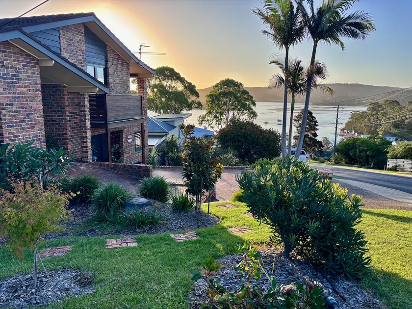 Central, stunning water views, sauna and firepit - Image 1