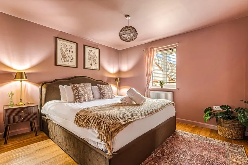The Seven Residence - Hot tub, 5 min to Bicester Village, Pet friendly - Image 1