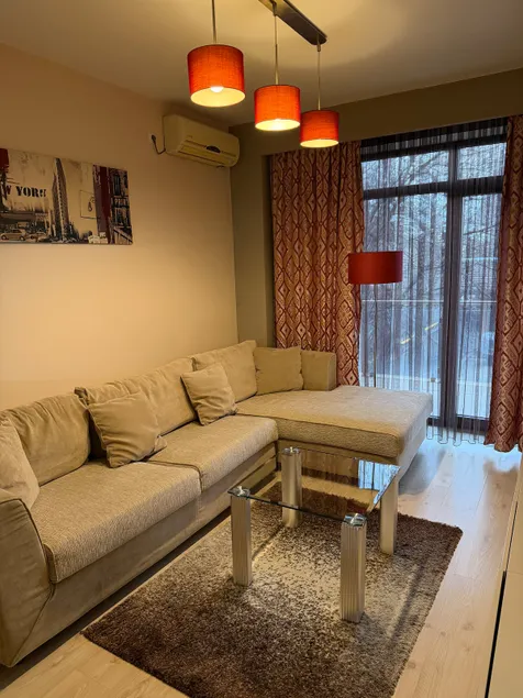 Apartment with its own parking and secure access. - Image 1