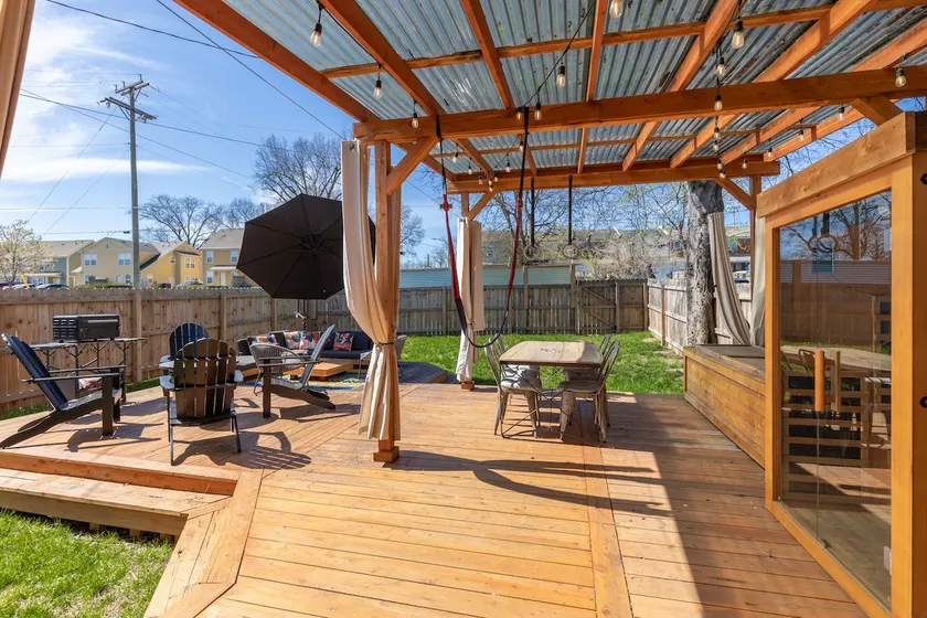 Amazing Backyard Only 2 miles to Downtown with Sauna and FirePit - Image 1