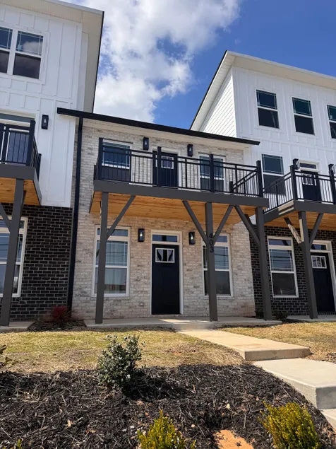 Modern 3BR Townhome Downtown Concord - Image 1