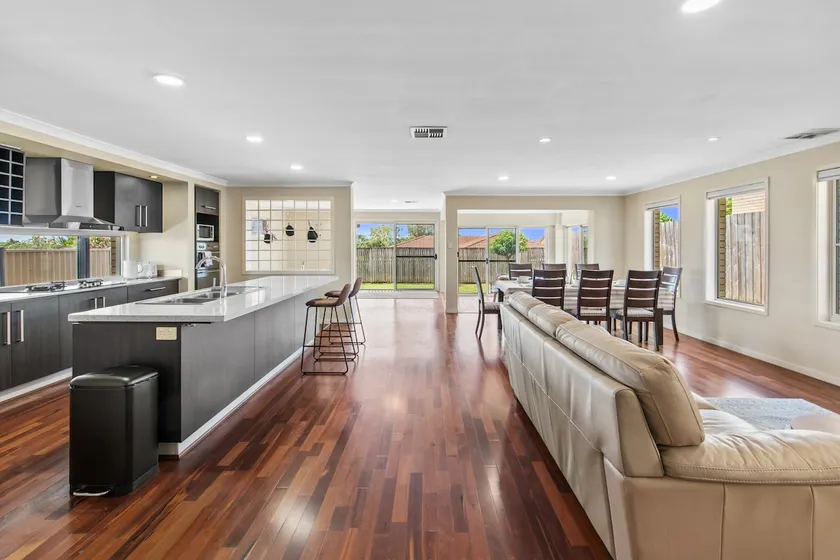 Spacious 2-Storey 4BR House Family Friendly - Image 1