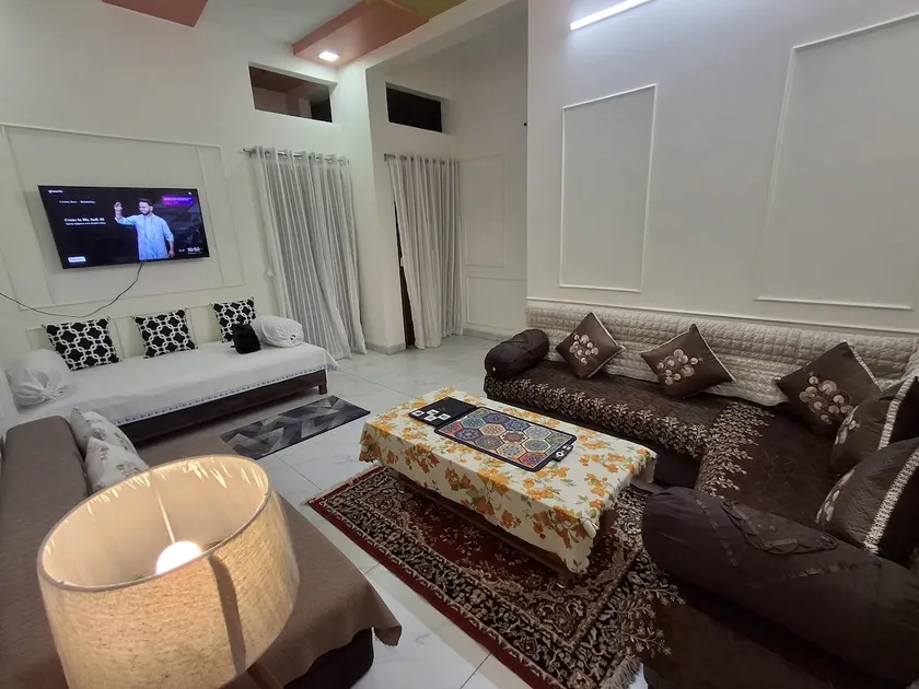 RamRaj Guest House FF 2BHK Stay near Mahakal. - Image 1