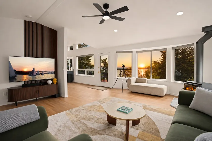 Ocean Views, Luxury Retreat w/ Hot Tub & Game Room - Image 1