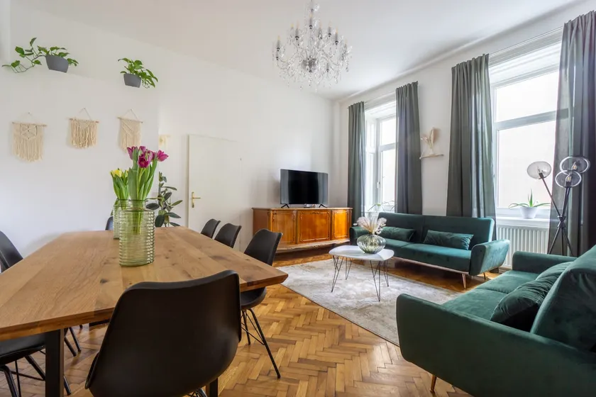 Central apartment in Viennese old building - Image 1
