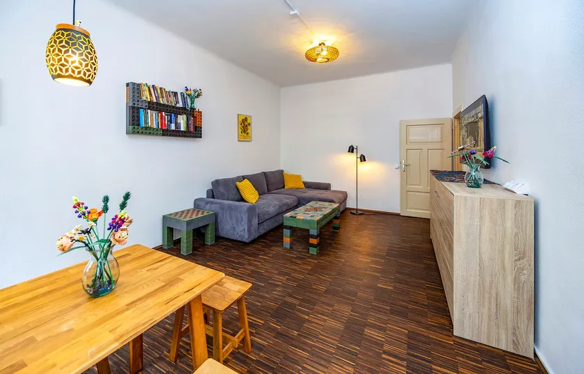 2-room Dresden flat, prime location, sleeps 5 - Image 1