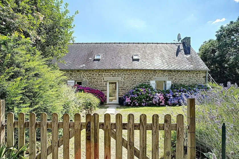 Countryside holiday home with large garden - Image 1