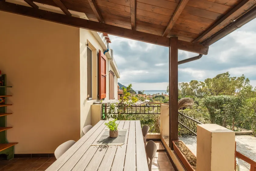 Stunning Views – A Beachside Oasis Just Steps Away - Image 1