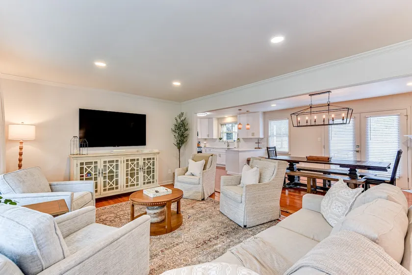 Renovated, Charming! 12 min to Med. Dist, 5 beds! - Image 1