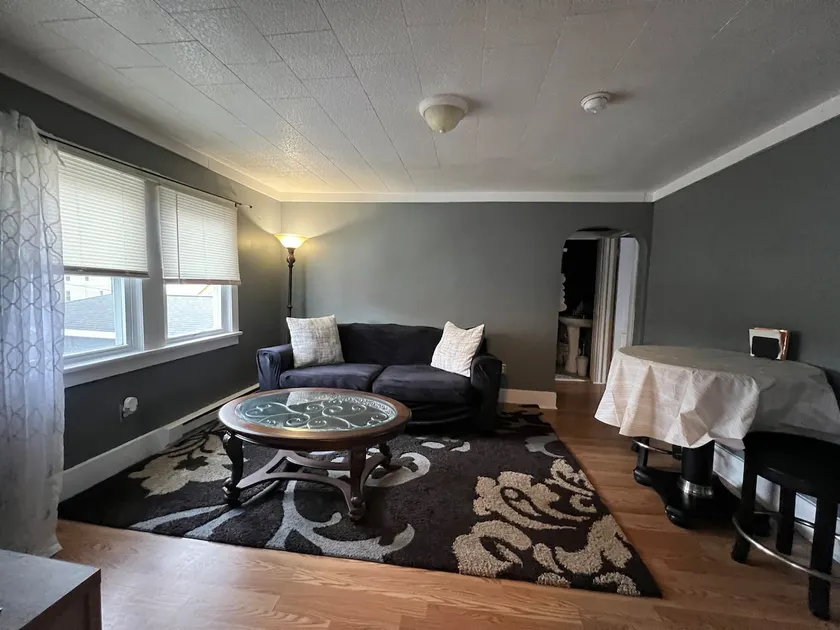 (A) Convenient location and Pet Friendly Stays! - Image 1