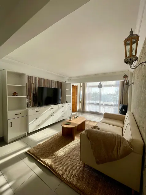 Modern apartment with ocean view - Image 1