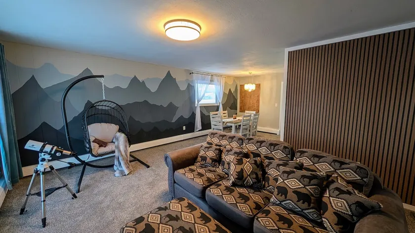 The Polar Bear Den - Image 1