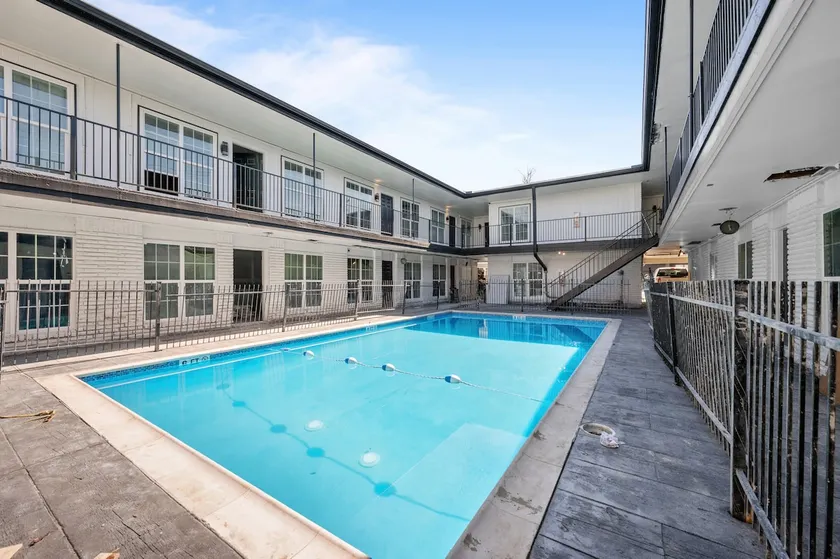 Pool in Houston Heights Getaway+Free Park - Image 1