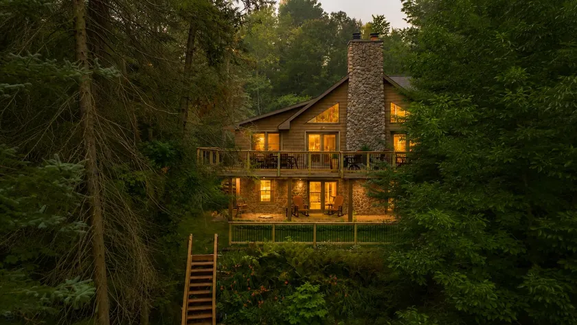 Riverfront Home-Deck with Views-Fire Pit-Sleeps 14 - Image 1