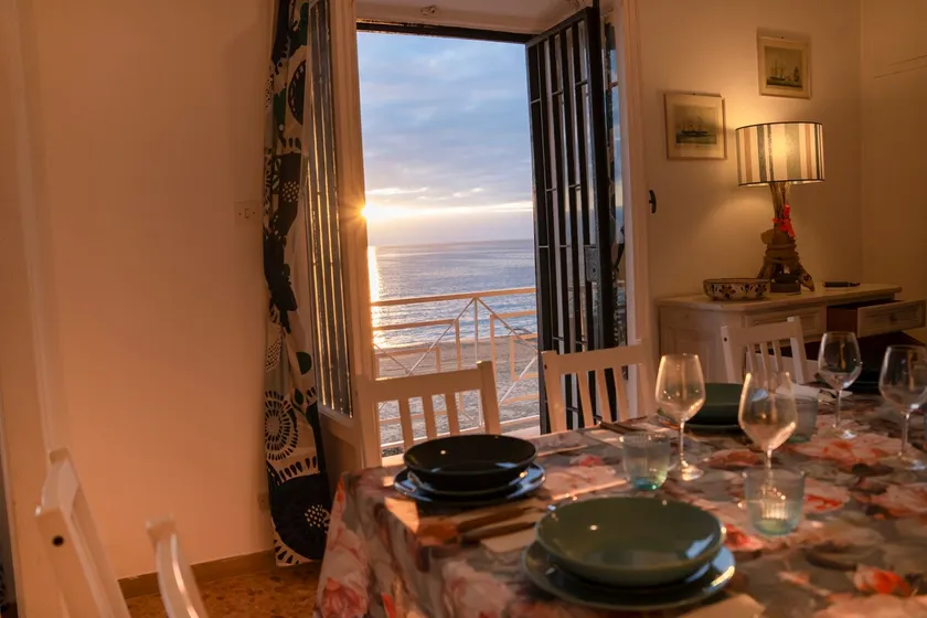Beachfront Apartment - Private Beach Access - WiFi - Image 1