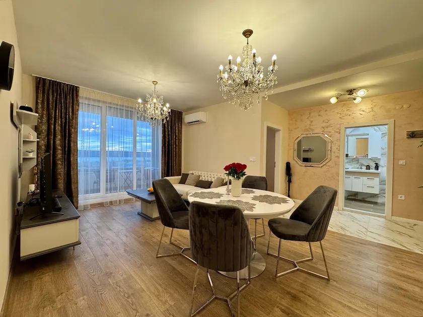 Luxury Apartment 1 | Mineral Pool | Parking - Image 1