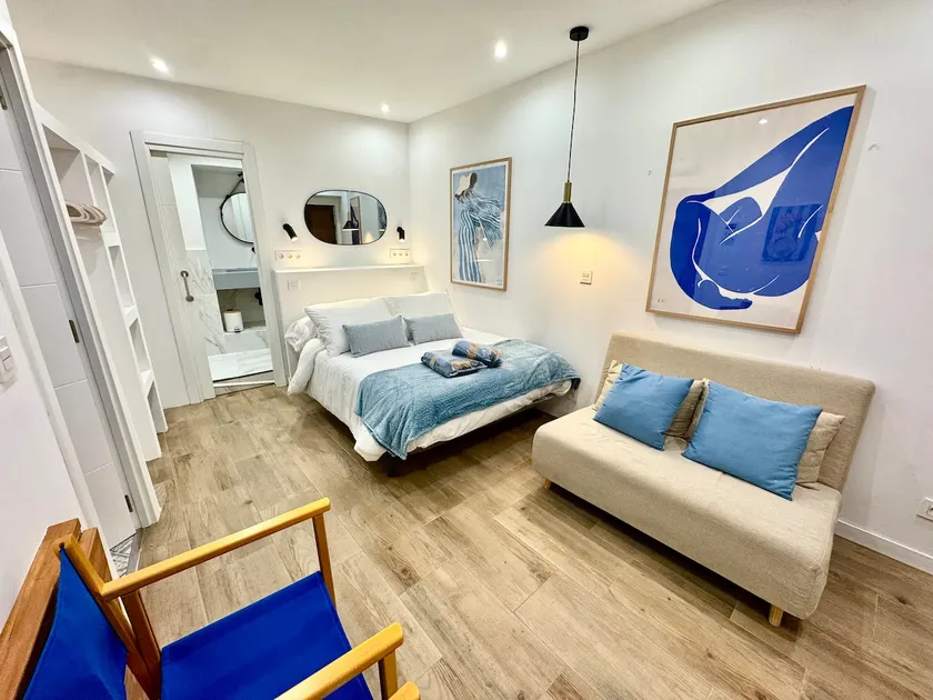 Suite Home, 24 - Image 1