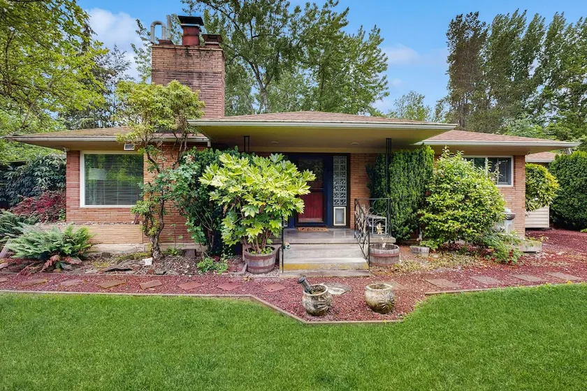 Dog-friendly 5BR with game room & 2 fireplaces - Image 1