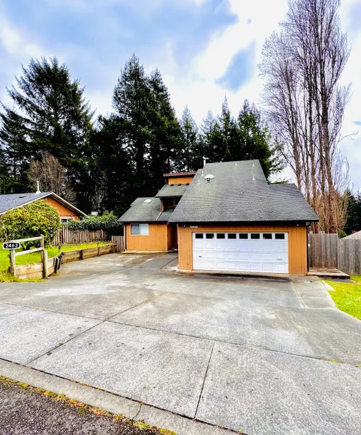 Redwood House - Image 1