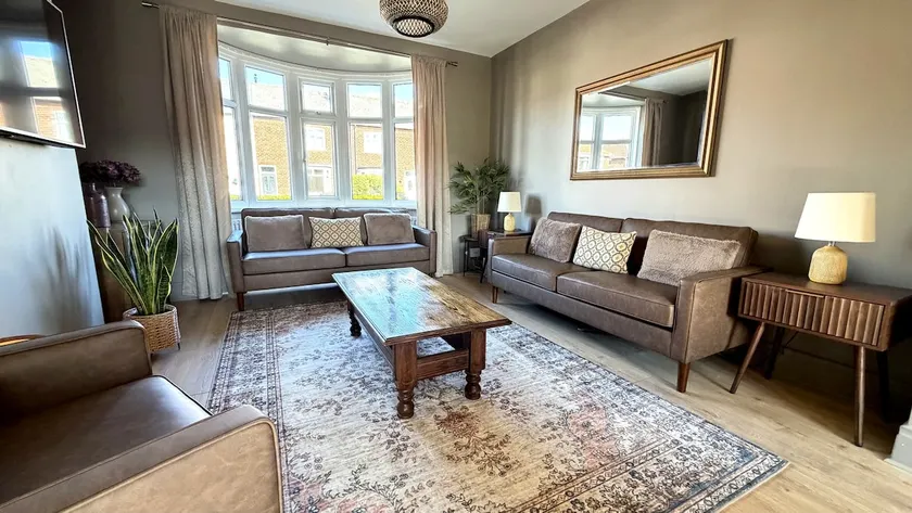 The Marina - 3 Bedroom Luxury Holiday Home - Image 1