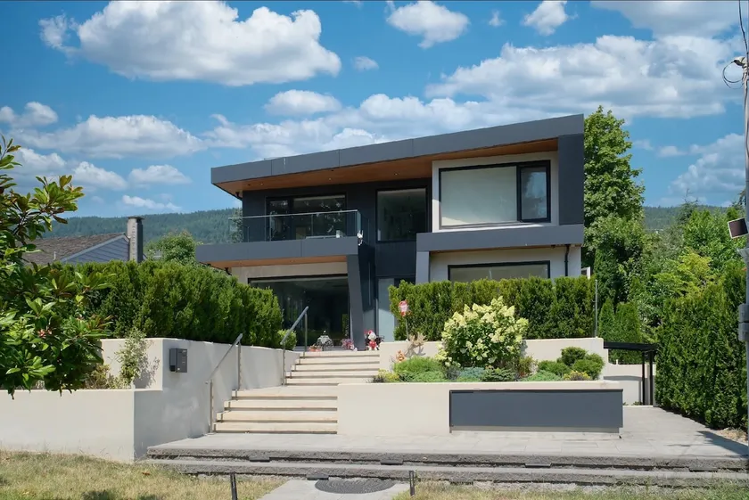 Modern Mountain View Villa - Image 1