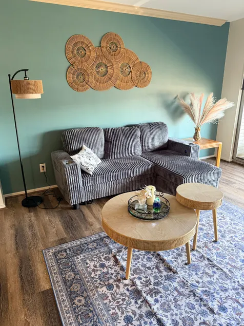 Boho Themed Midtown stay w/balcony & Downtown View - Image 1