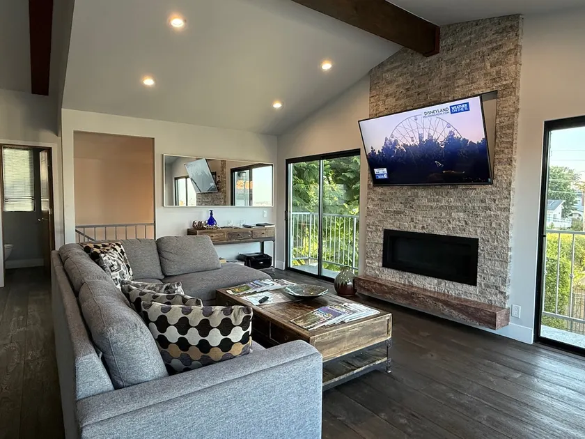 Sharp, Architectural Townhome with San Gabriel Mtn Views - Image 1