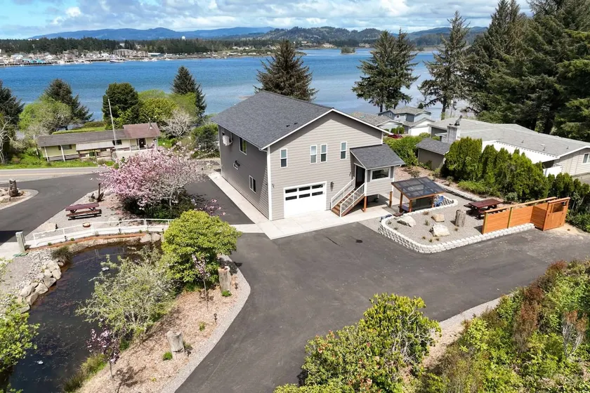 Florence Bayview Retreat East | Dunes and Beach - Image 1