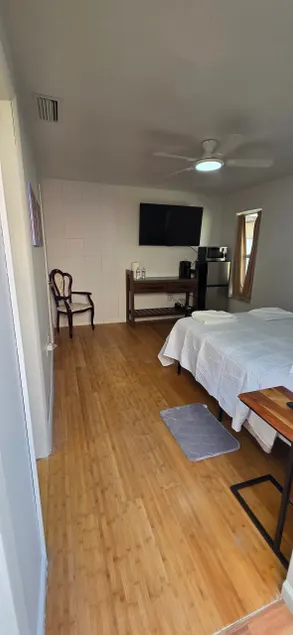 Comfort & Private Studio/Near Mall - Image 1