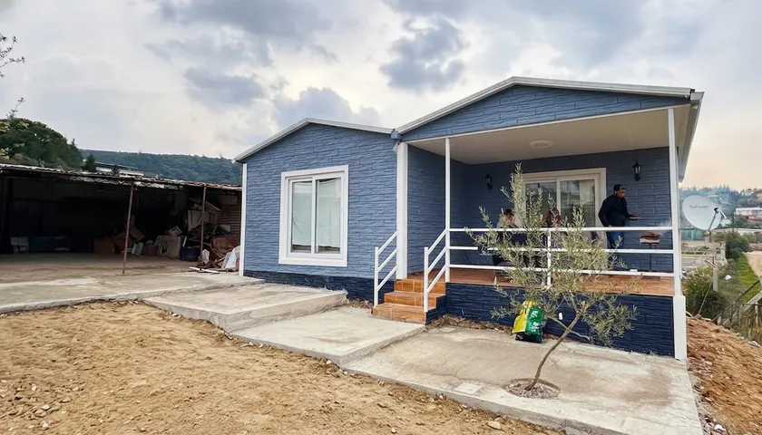 Cozy Retreat Near Airport Patio & Nature - Image 1
