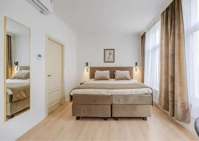 Topaz Suite - Central Diamond District - Image 1
