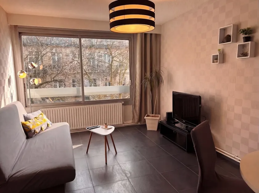 Le Sun Corner - Close to train station, Private parking - Image 1