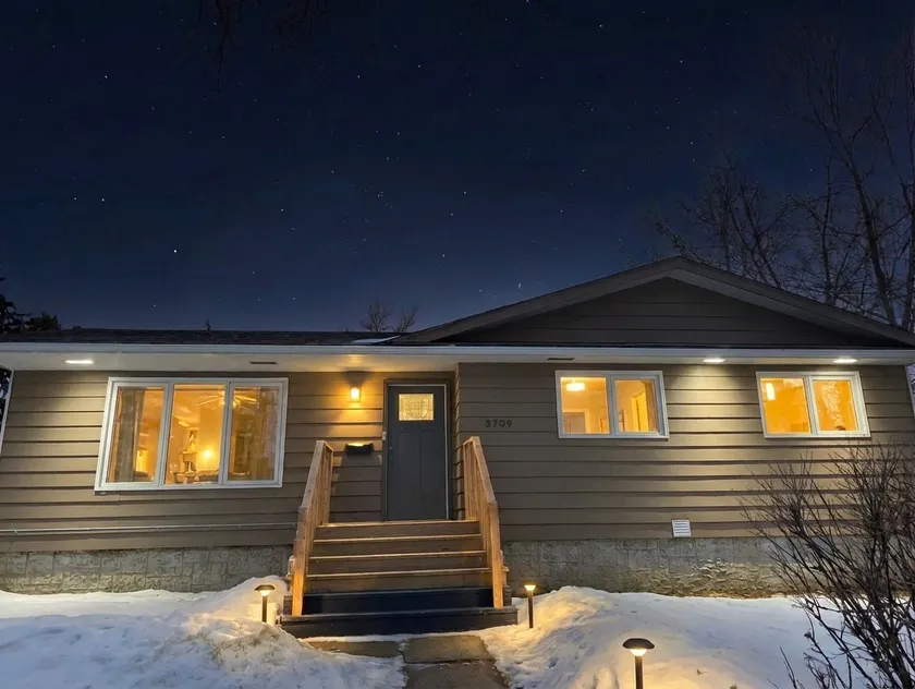 Cozy Modern Farmhouse, Steps from Mirror Lake! - Image 1